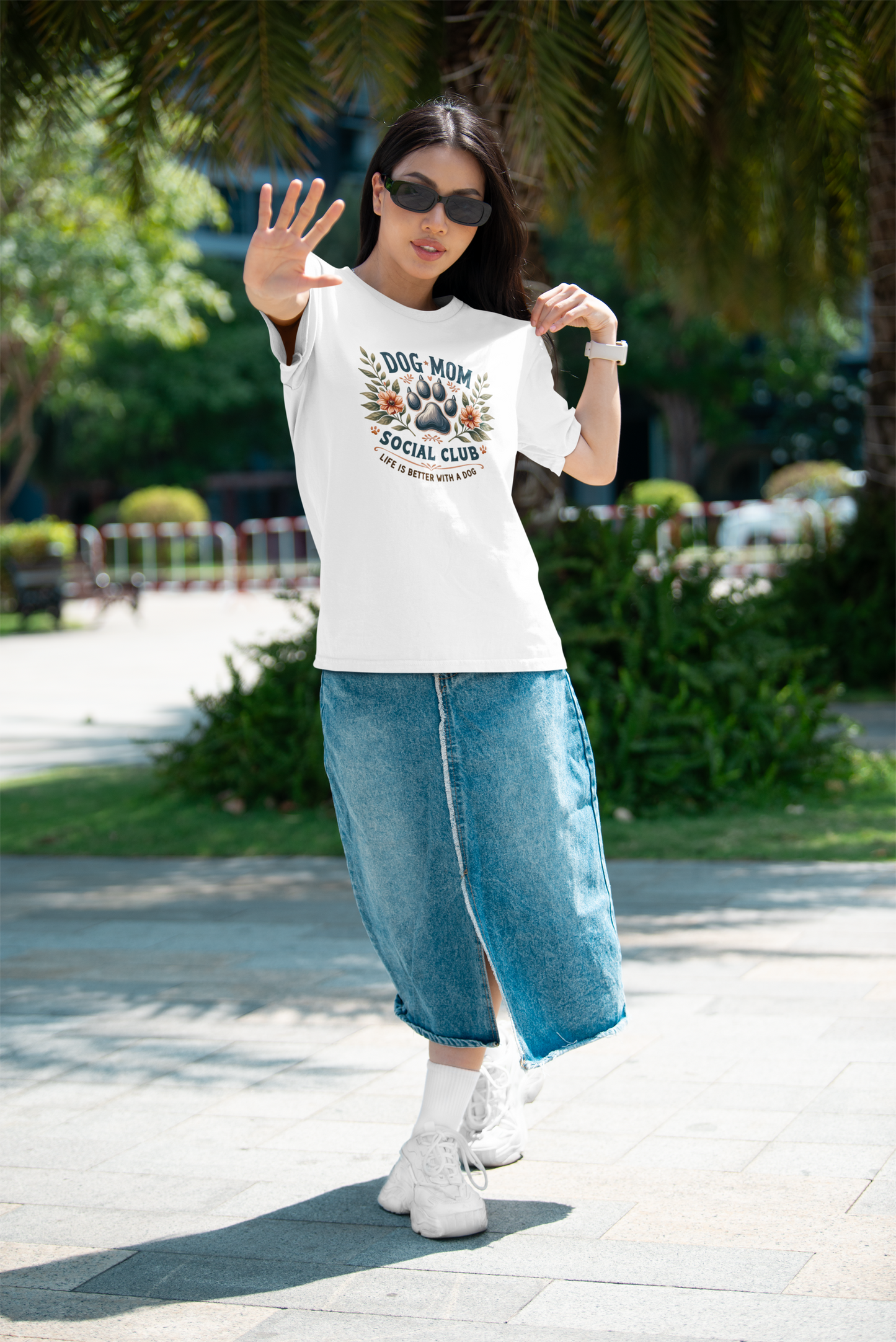 DOG MOM RELAXED FIT PREMIUM T-SHIRT