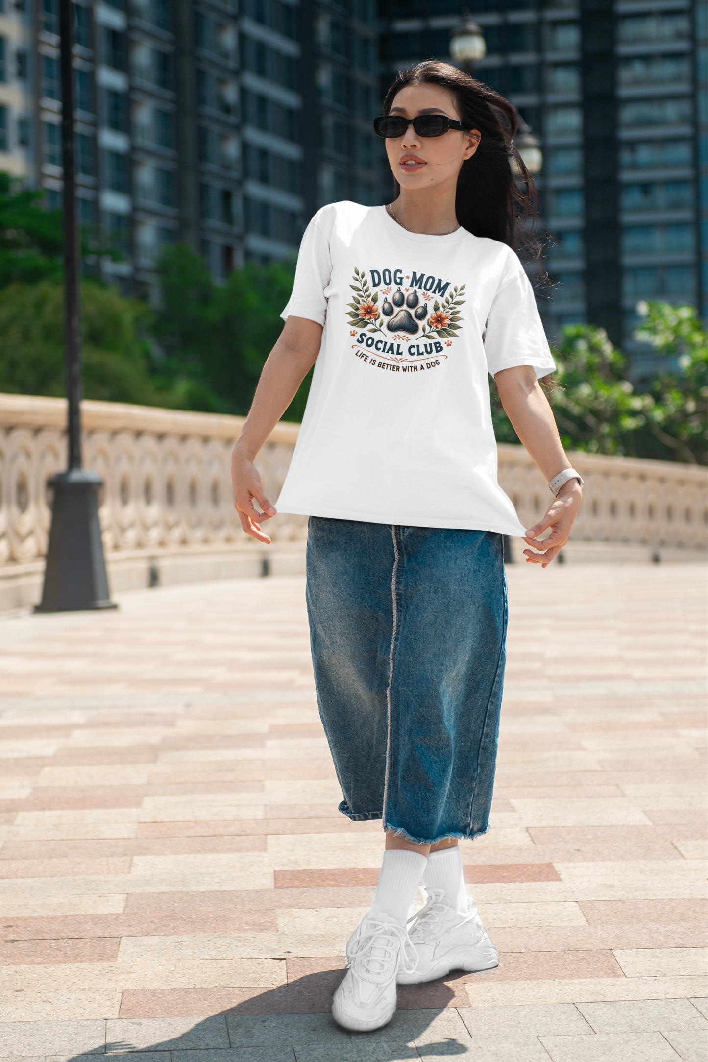 DOG MOM RELAXED FIT PREMIUM T-SHIRT