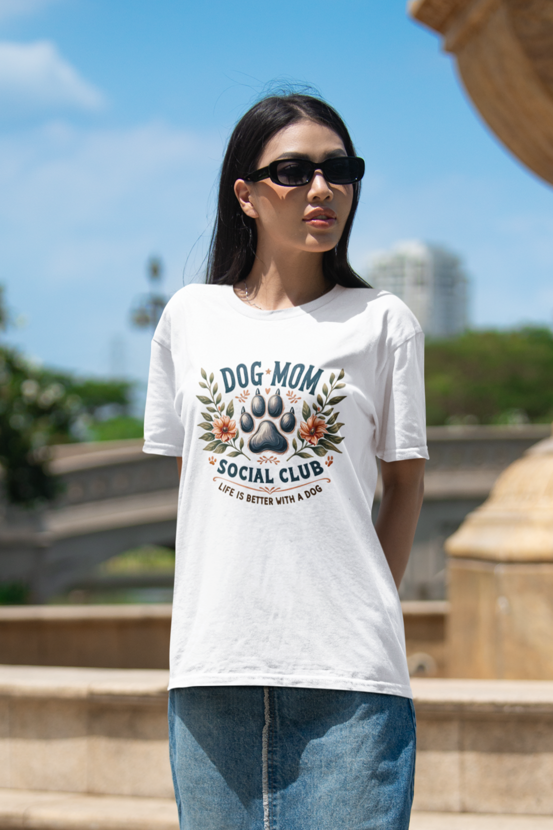 DOG MOM RELAXED FIT PREMIUM T-SHIRT